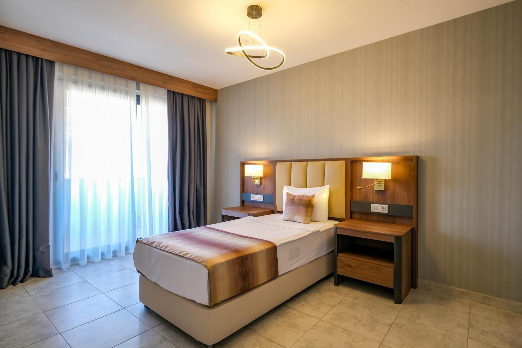 Days Inn By Wyndham Alanya Exterior photo