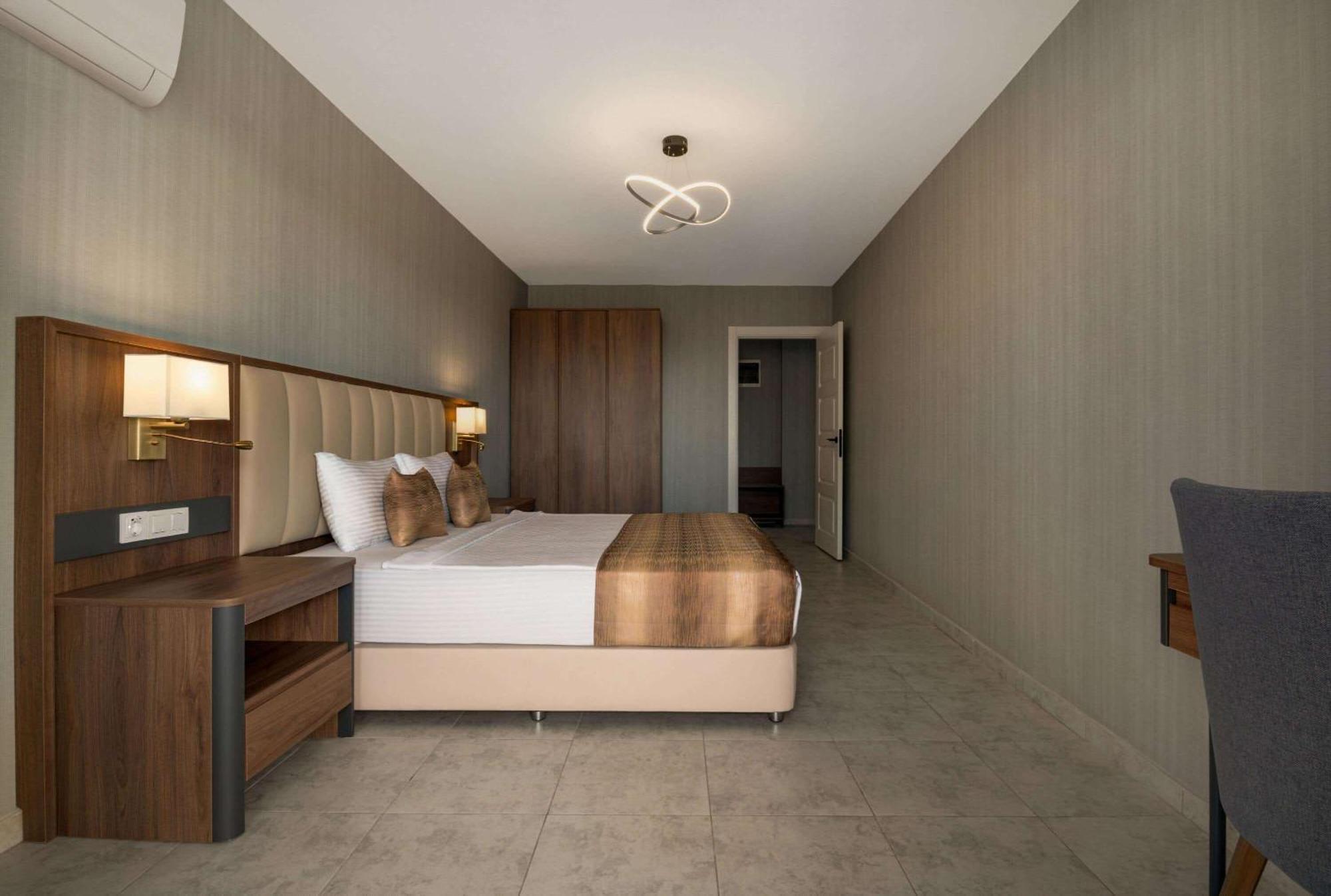 Days Inn By Wyndham Alanya Exterior photo