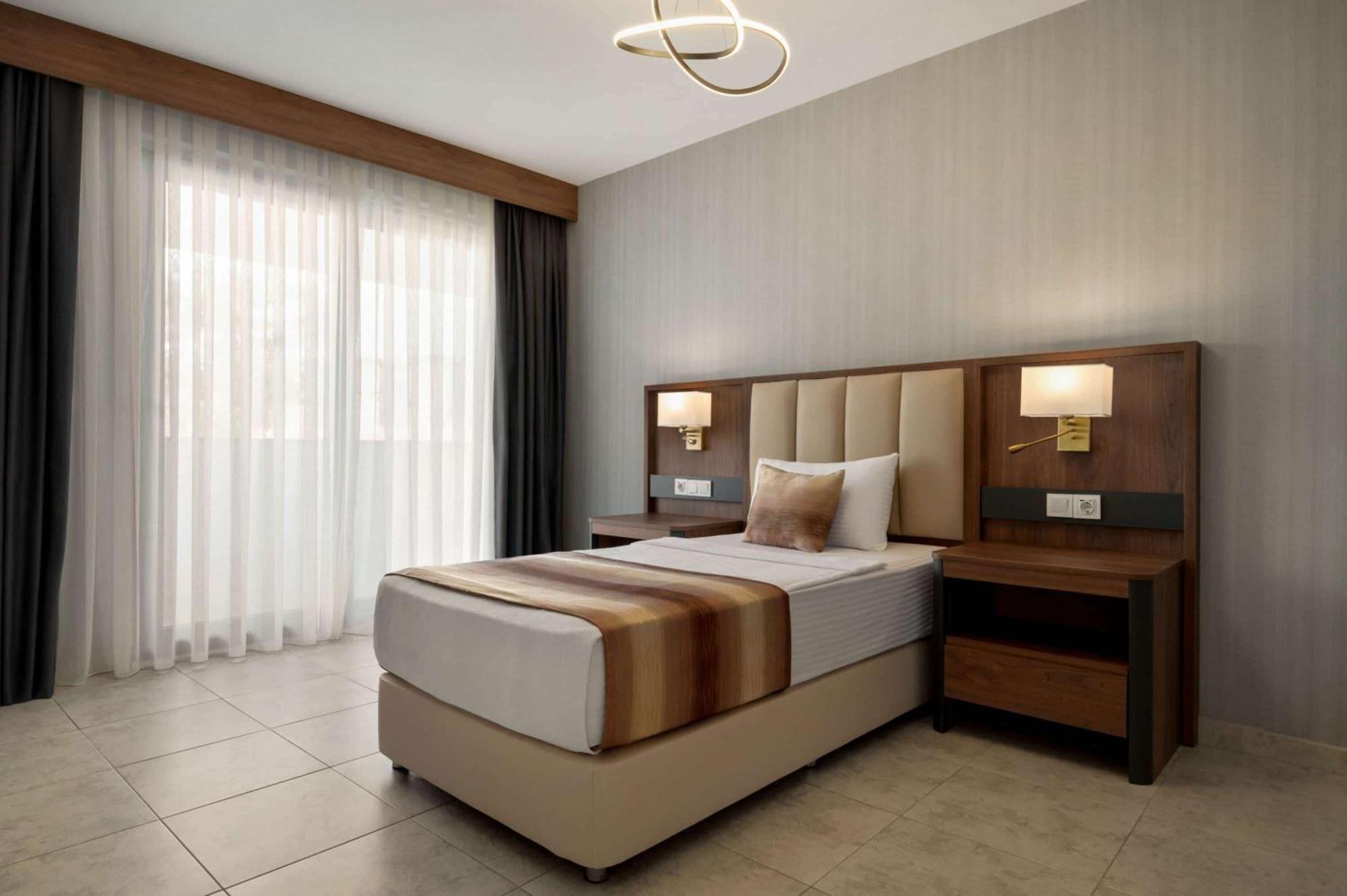 Days Inn By Wyndham Alanya Exterior photo
