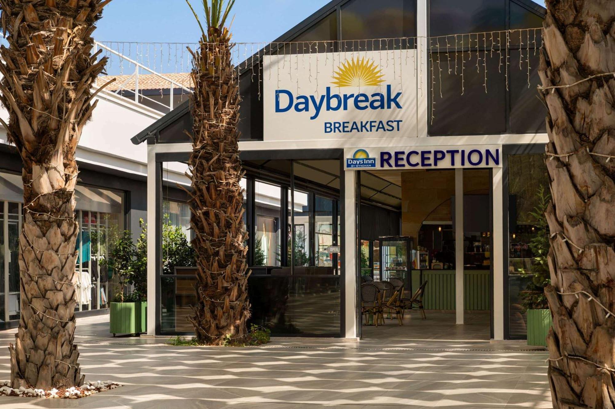 Days Inn By Wyndham Alanya Exterior photo